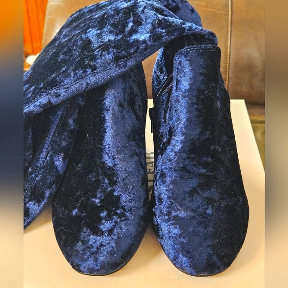 Adina Navy Velvet WC - Picture 5 of 9